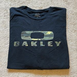 Men’s Oakley long-sleeve